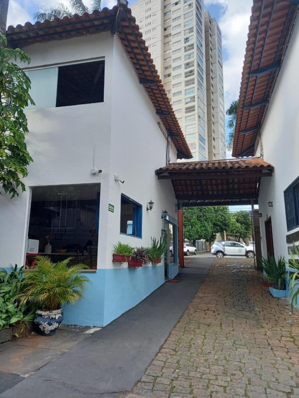 Cr Hotel Bueno - Antigo Hotel Serras De Goyaz Goiania Ngoại thất bức ảnh Entrance of the museum