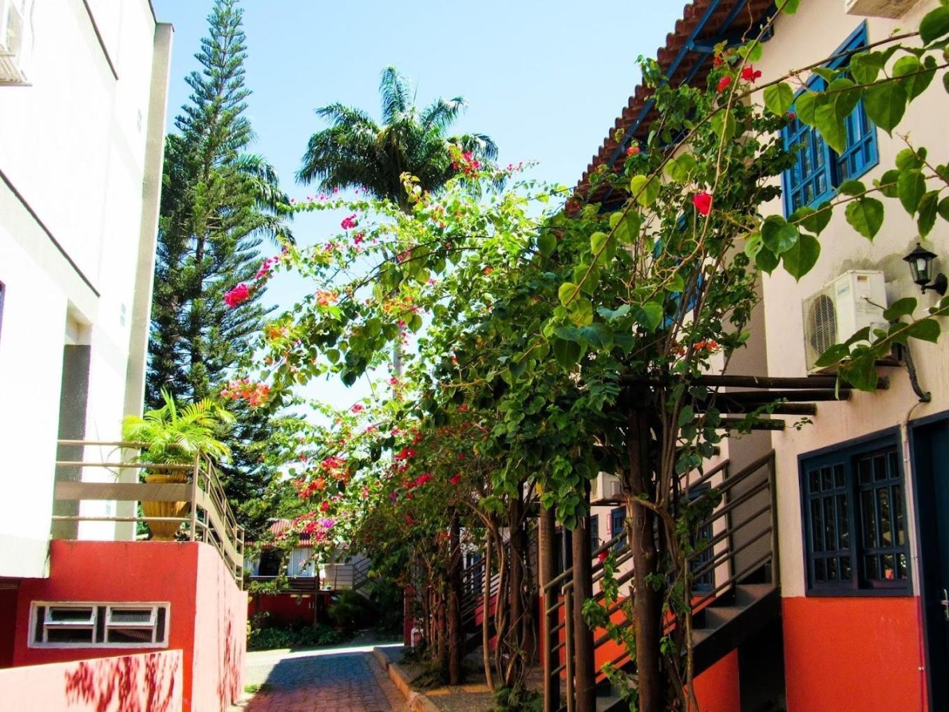 Cr Hotel Bueno - Antigo Hotel Serras De Goyaz Goiania Ngoại thất bức ảnh A street in the historic center of Florianópolis