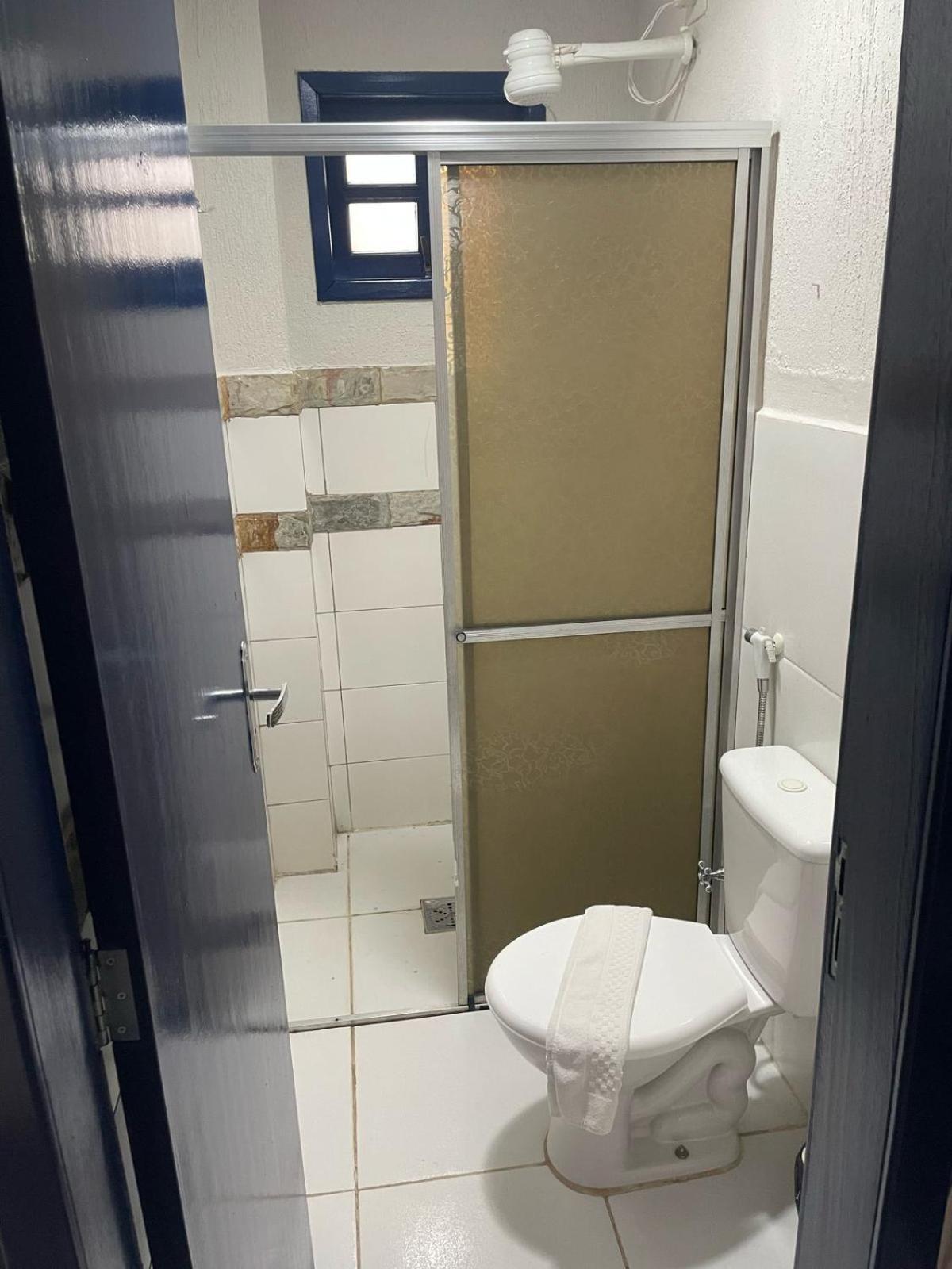 Cr Hotel Bueno - Antigo Hotel Serras De Goyaz Goiania Ngoại thất bức ảnh A toilet in a private home in Israel